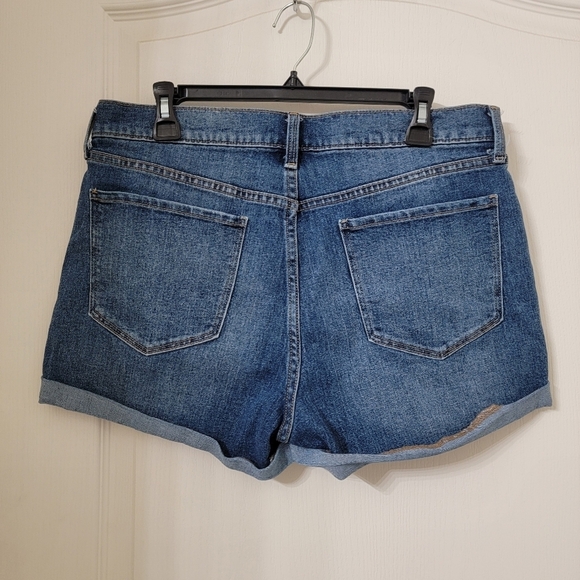 Old Navy Size 12 Medium Wash Blue Denim Rolled Cuff Jean Shorts, Gently Used - Picture 2 of 10
